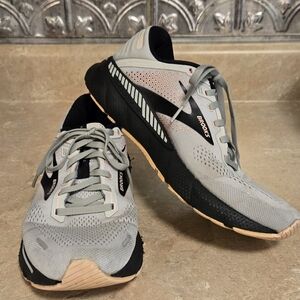 Brooks Adrenaline GTS 22 Light Gray and Black Running Shoes Sz 11